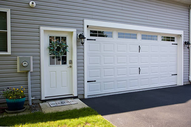 24/7 Emergency Garage Door Panel Replacement experts in Minneapolis, KS